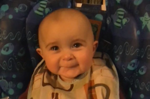Llorarás con el vídeo del bebé que se emociona al oír a su madre cantar